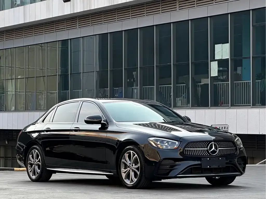 Mercedes-Benz E-Class — фото 8