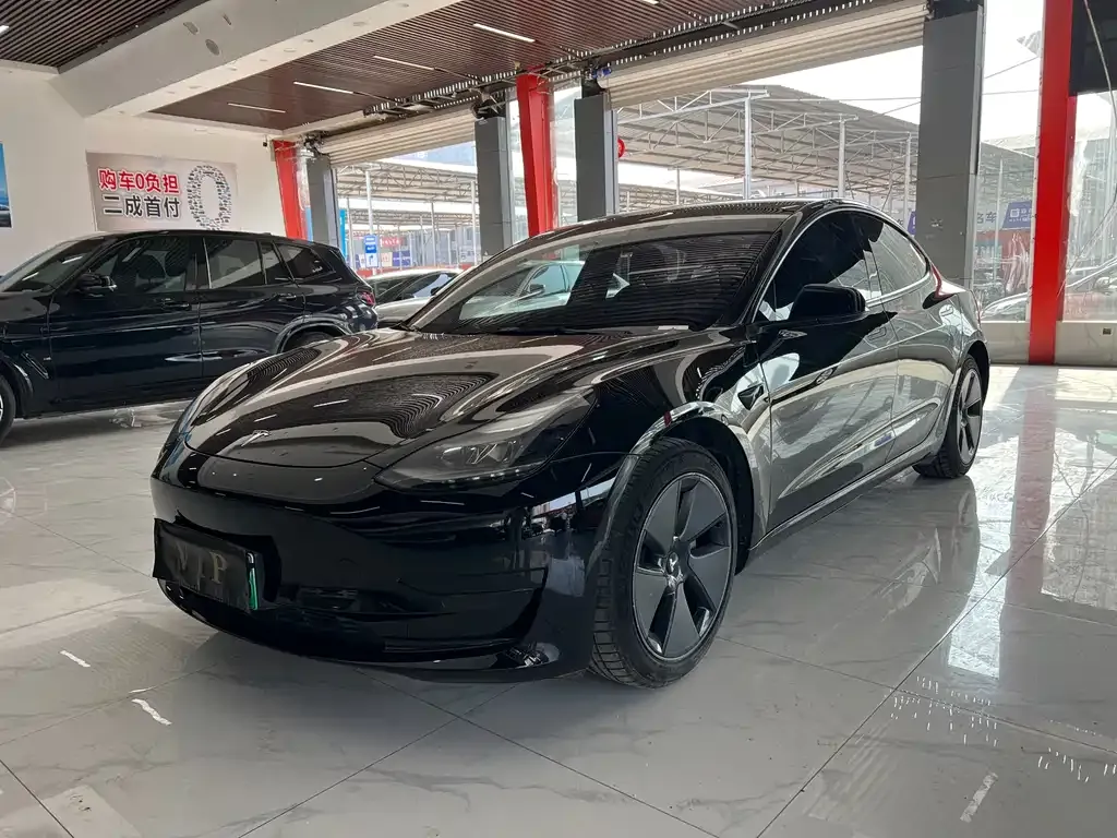 Tesla Model 3 — фото 1