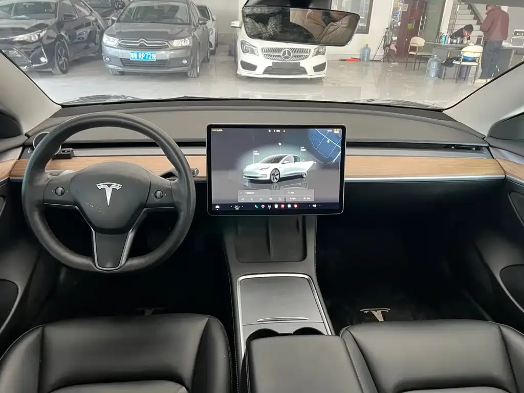Tesla Model 3 — фото 4