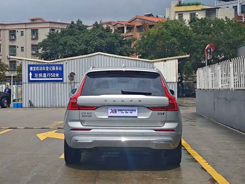 Volvo XC60 — фото 10