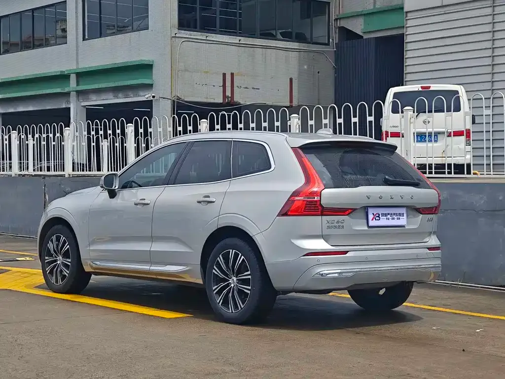 Volvo XC60 — фото 9
