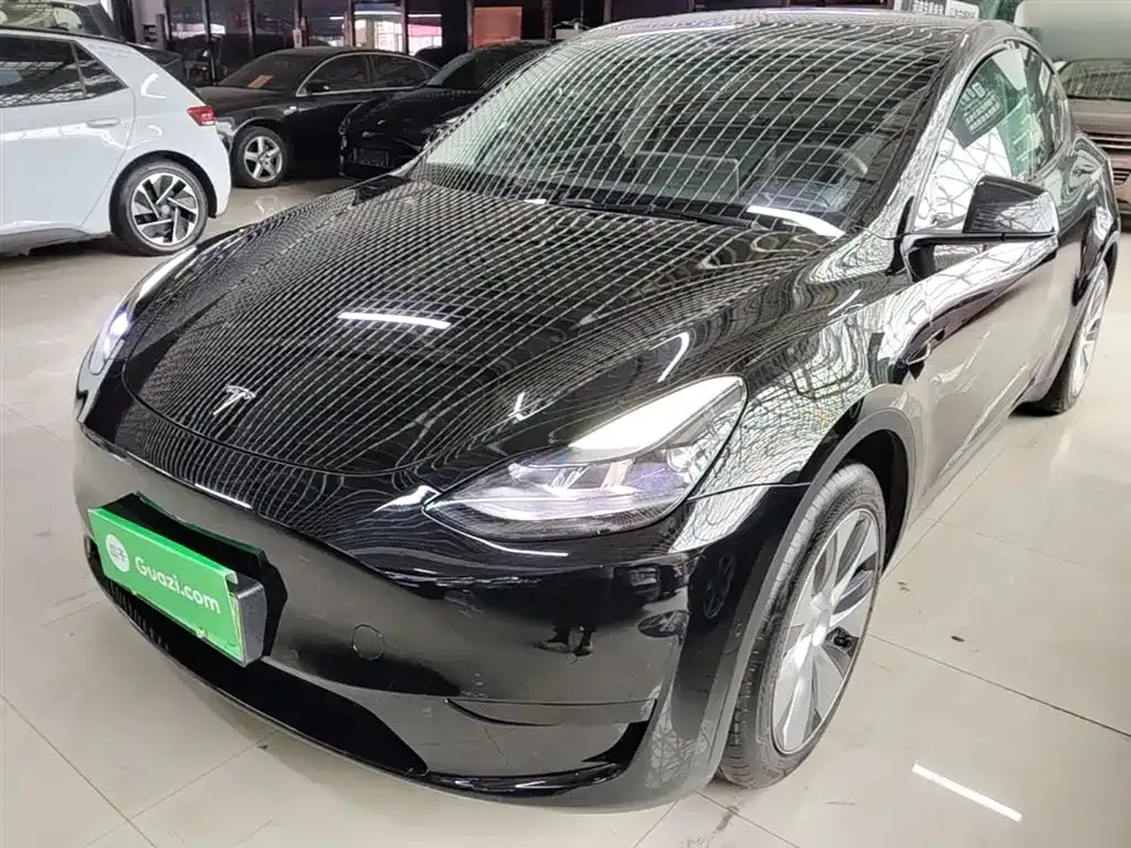 Tesla Model Y — фото 1