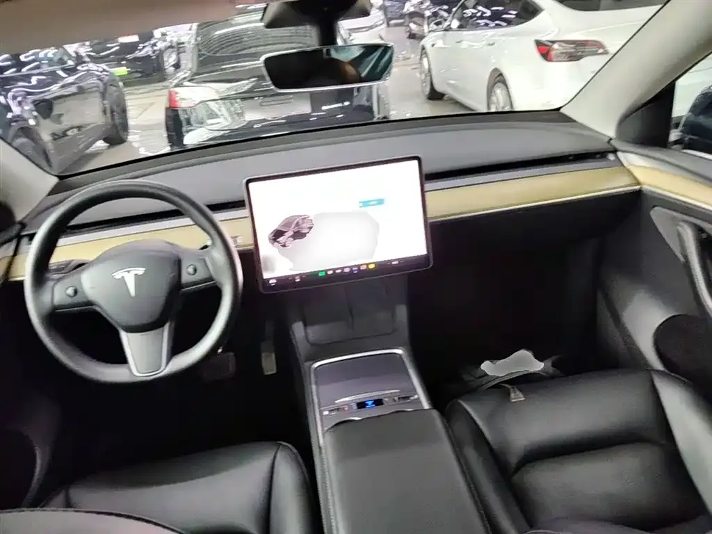Tesla Model Y — фото 4