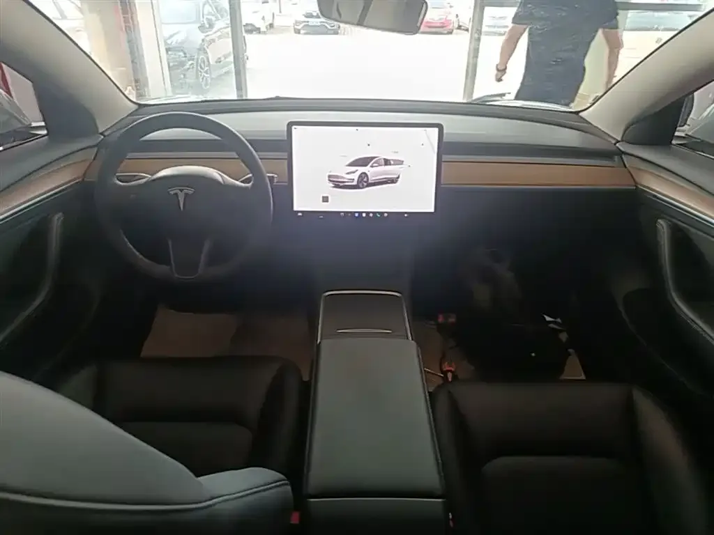 Tesla Model 3 — фото 6