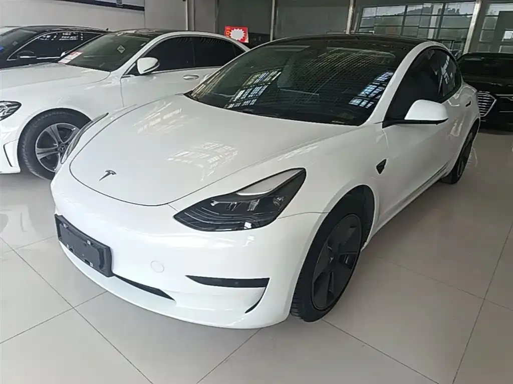 Tesla Model 3 — фото 5