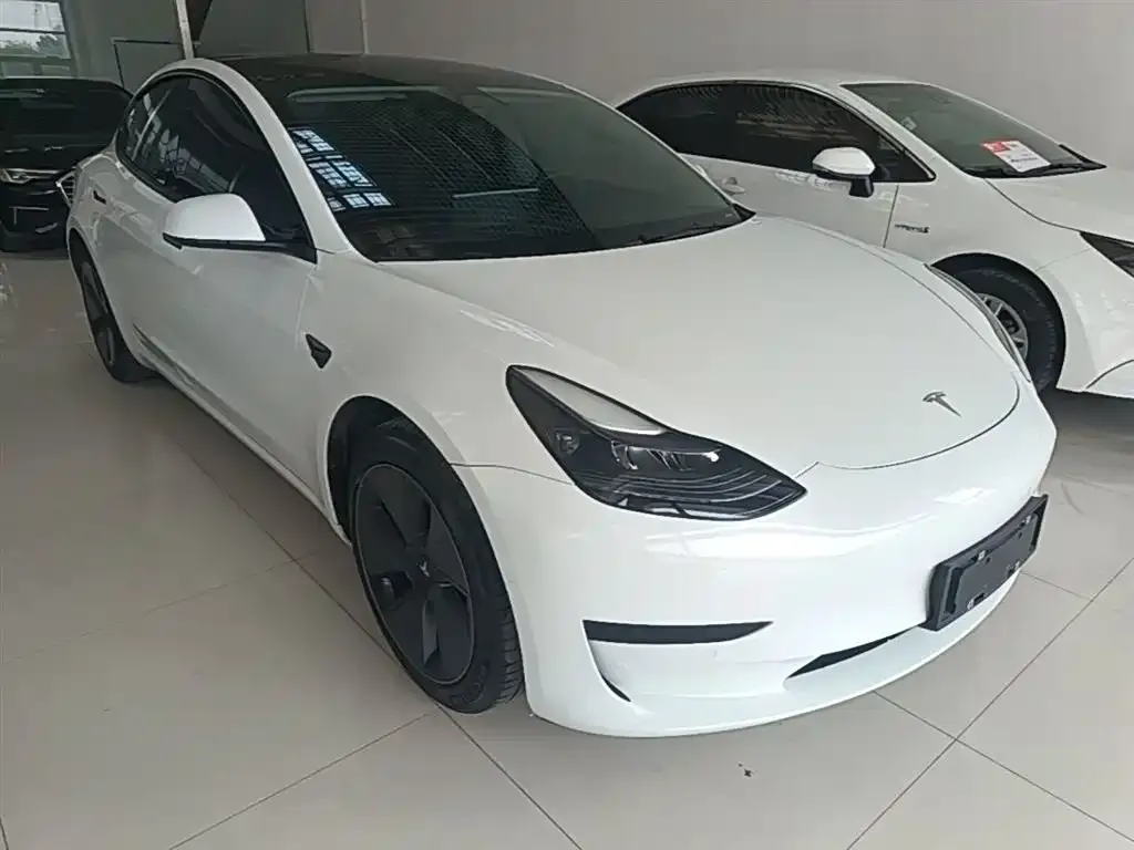 Tesla Model 3 — фото 4