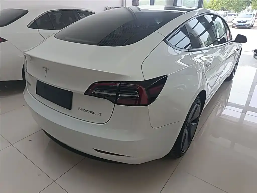 Tesla Model 3 — фото 8