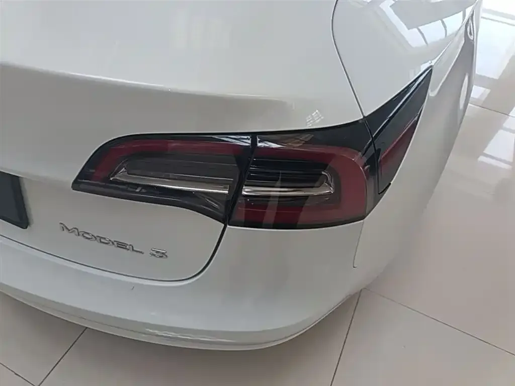 Tesla Model 3 — фото 3