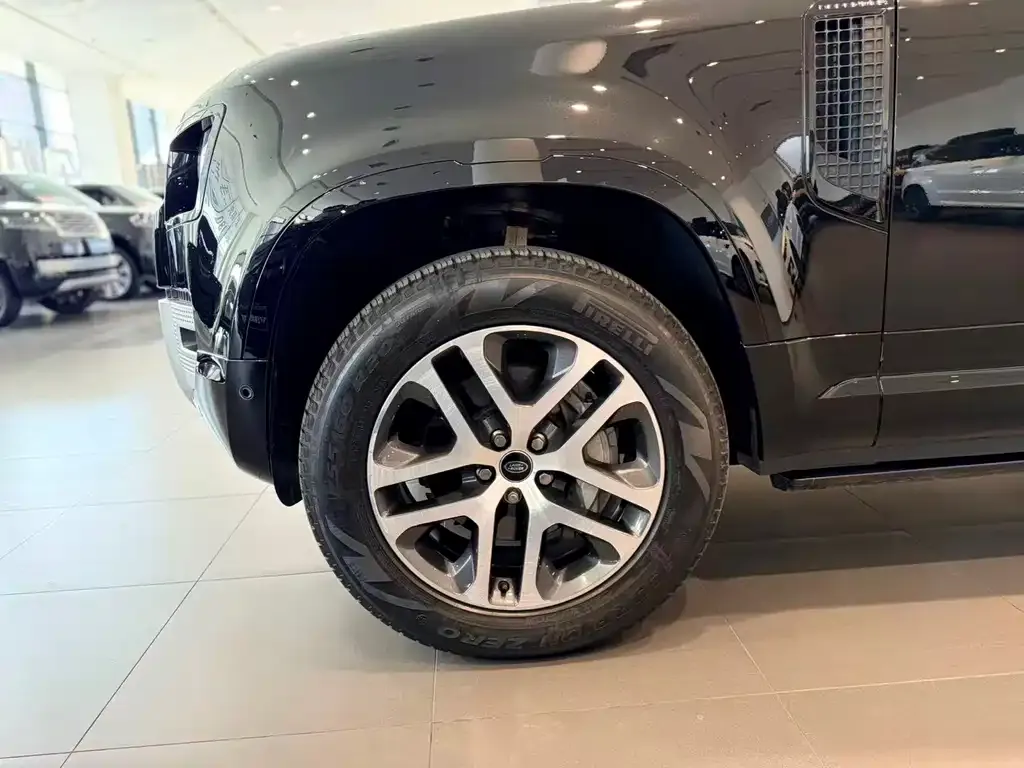 Land Rover Defender — фото 10