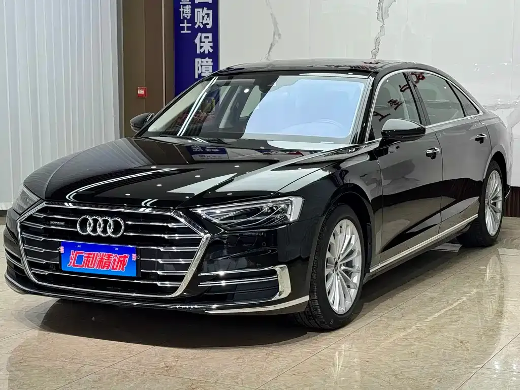 Audi A8 — фото 1