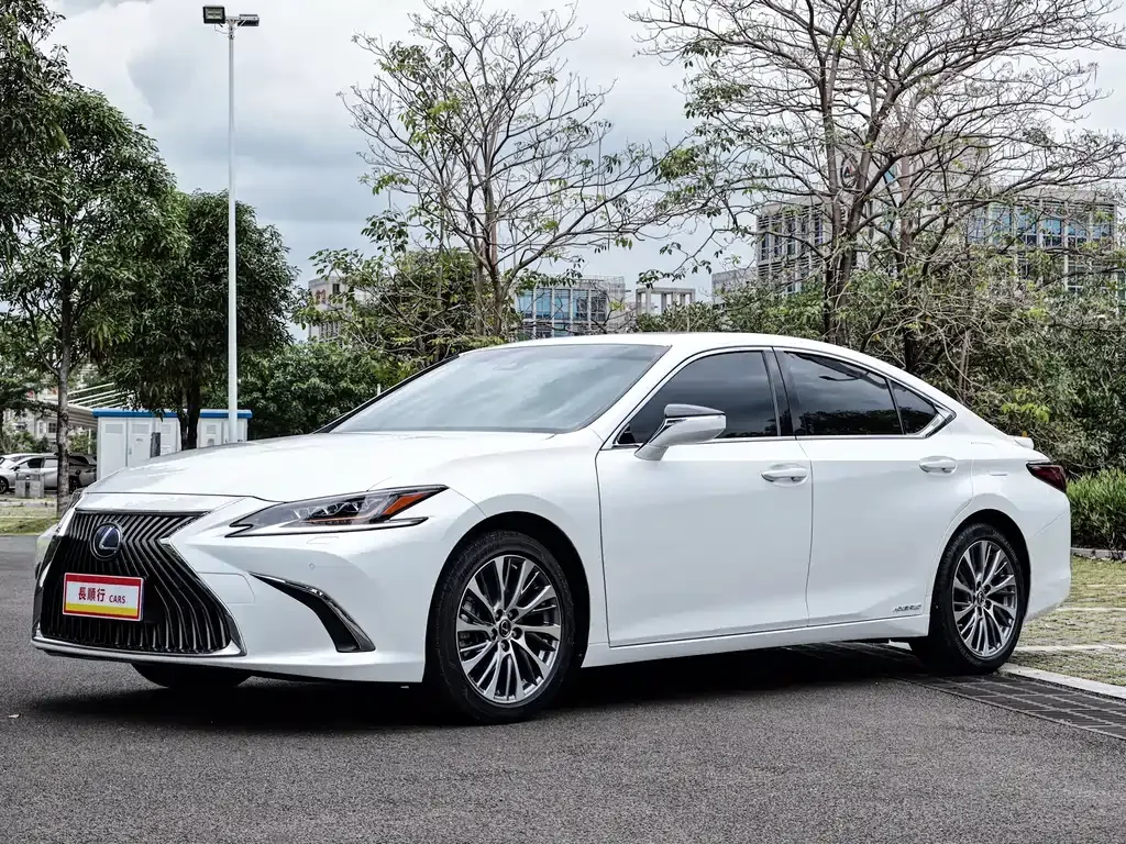 Lexus ES — фото 1