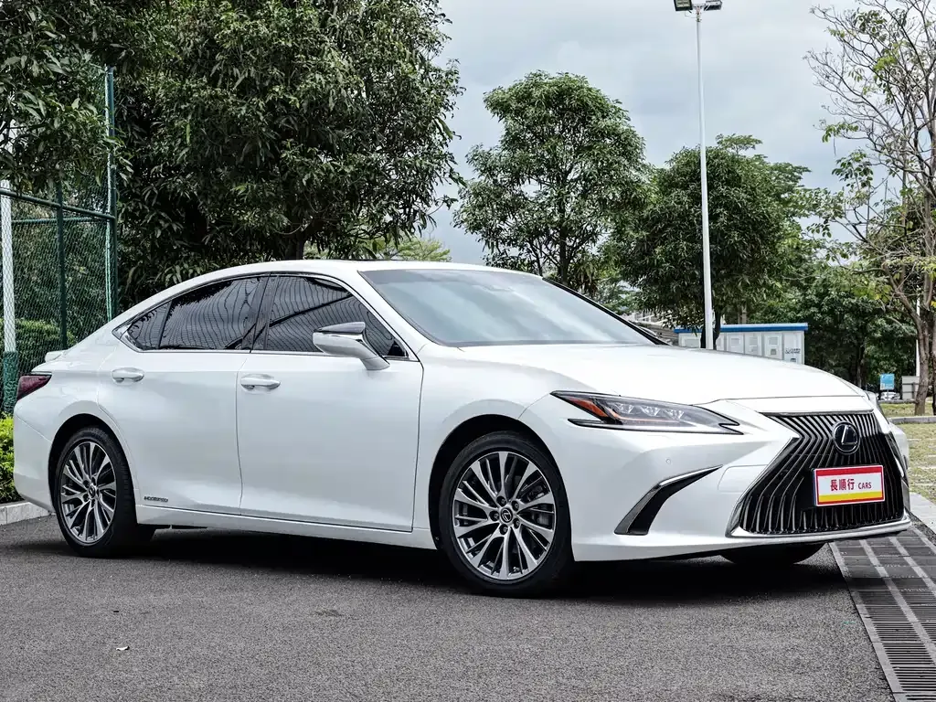 Lexus ES — фото 8