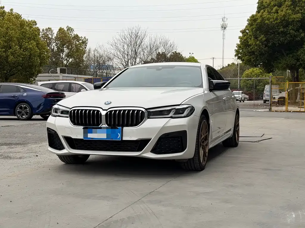 BMW 5 Series — фото 1