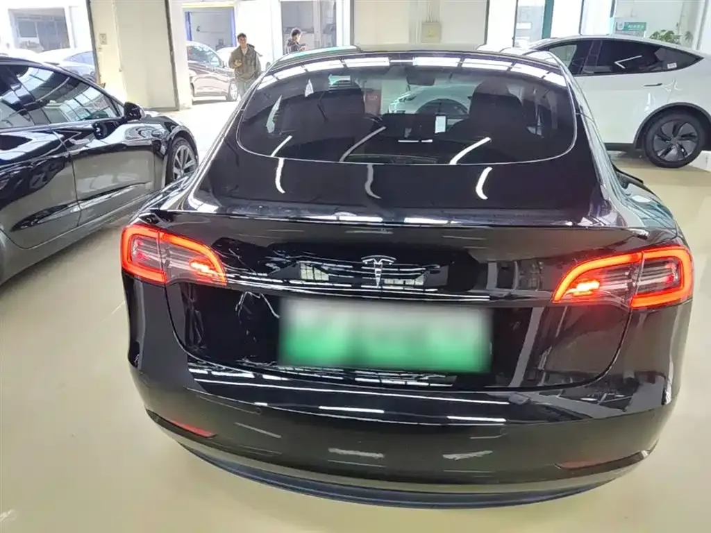 Tesla Model 3 — фото 4