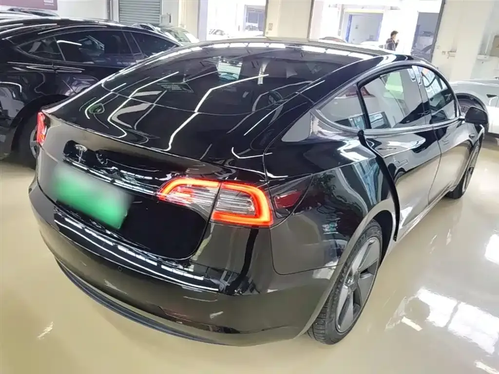 Tesla Model 3 — фото 7