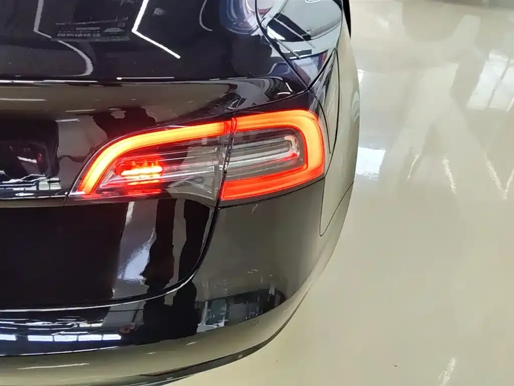 Tesla Model 3 — фото 6