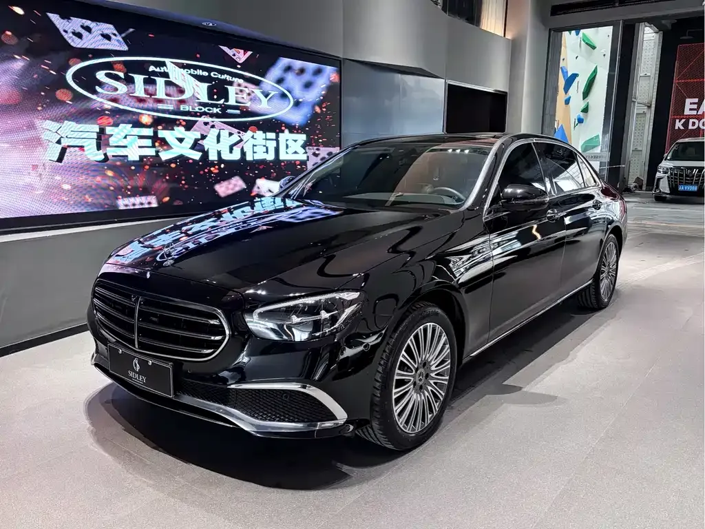 Mercedes-Benz E-Class — фото 1