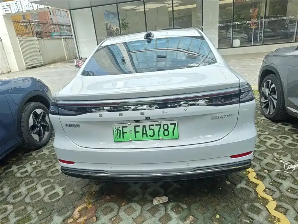 Geely Galaxy A7 — фото 9