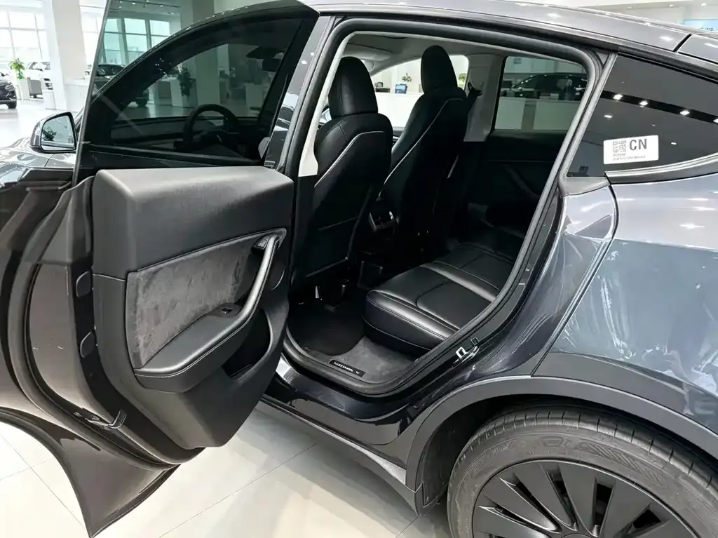 Tesla Model Y — фото 7
