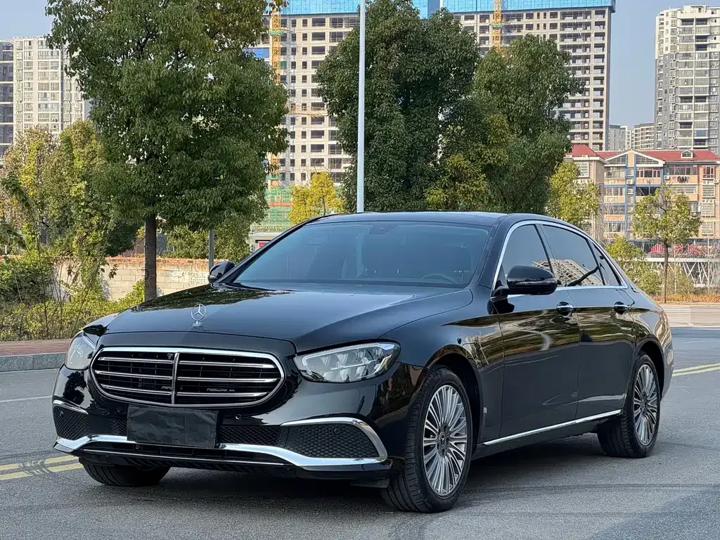 Mercedes-Benz E-Class — фото 7
