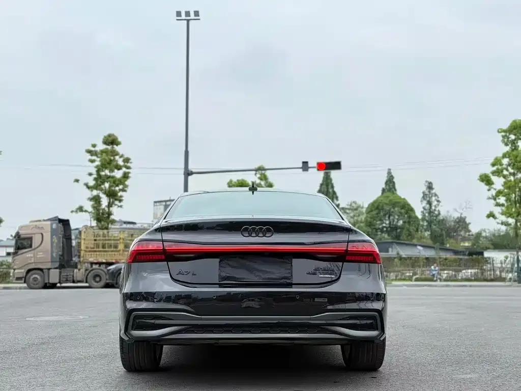 Audi A7L — фото 8