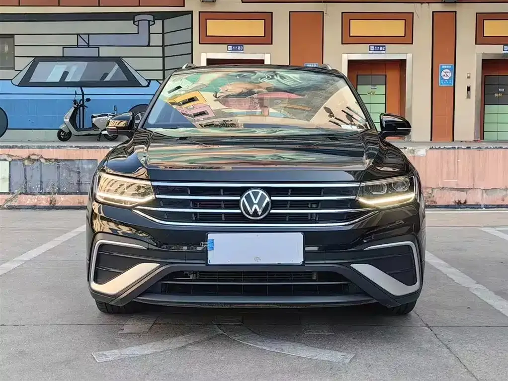 Volkswagen Tiguan L — фото 10