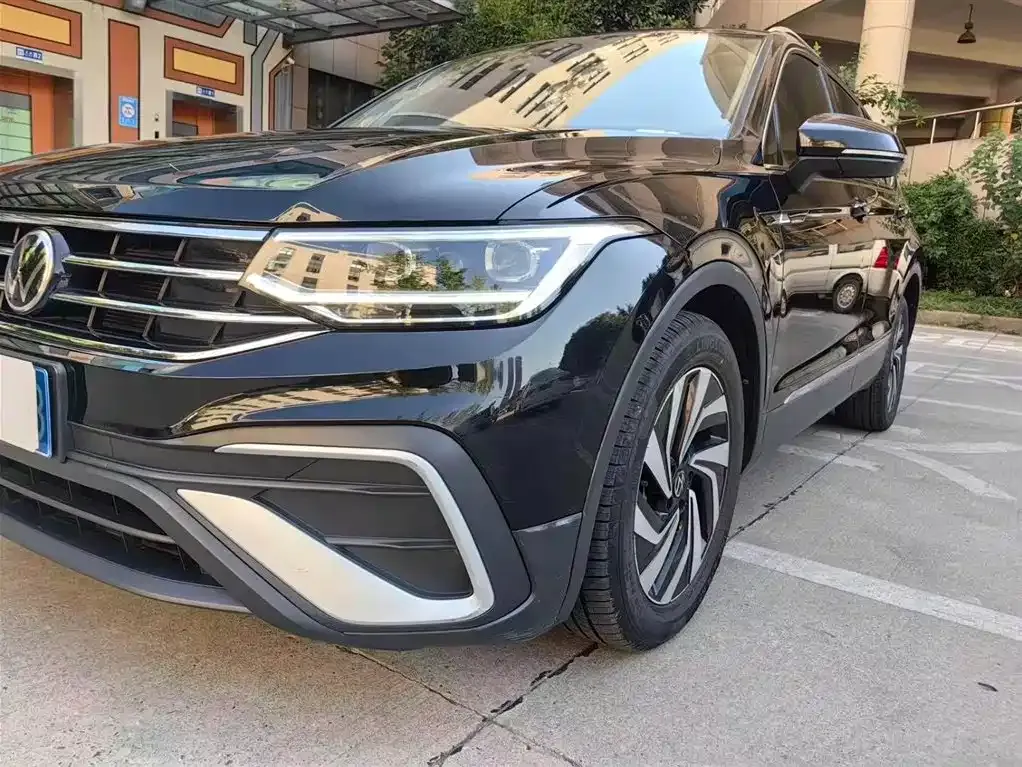 Volkswagen Tiguan L — фото 4
