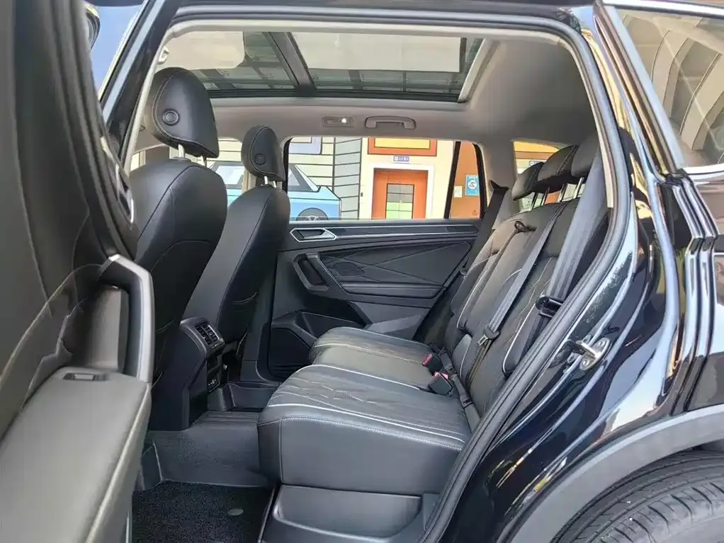 Volkswagen Tiguan L — фото 8