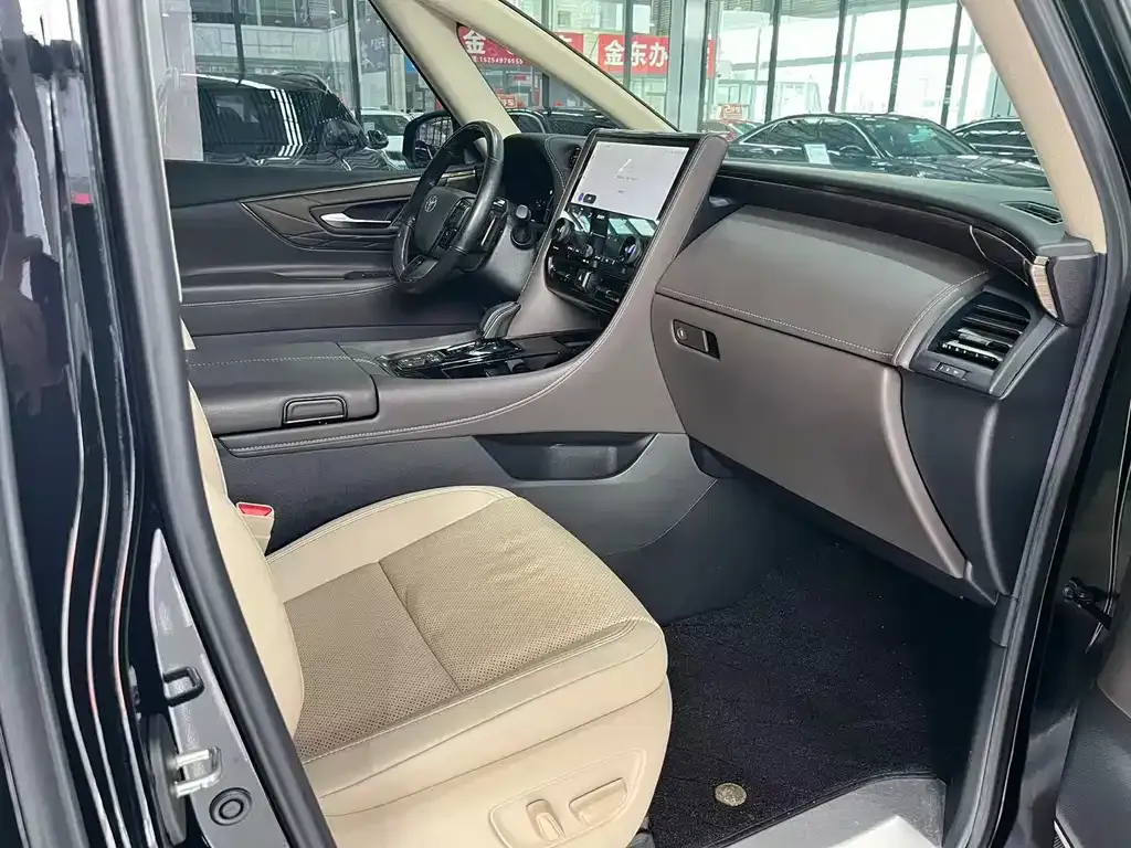 Toyota Alphard — фото 10