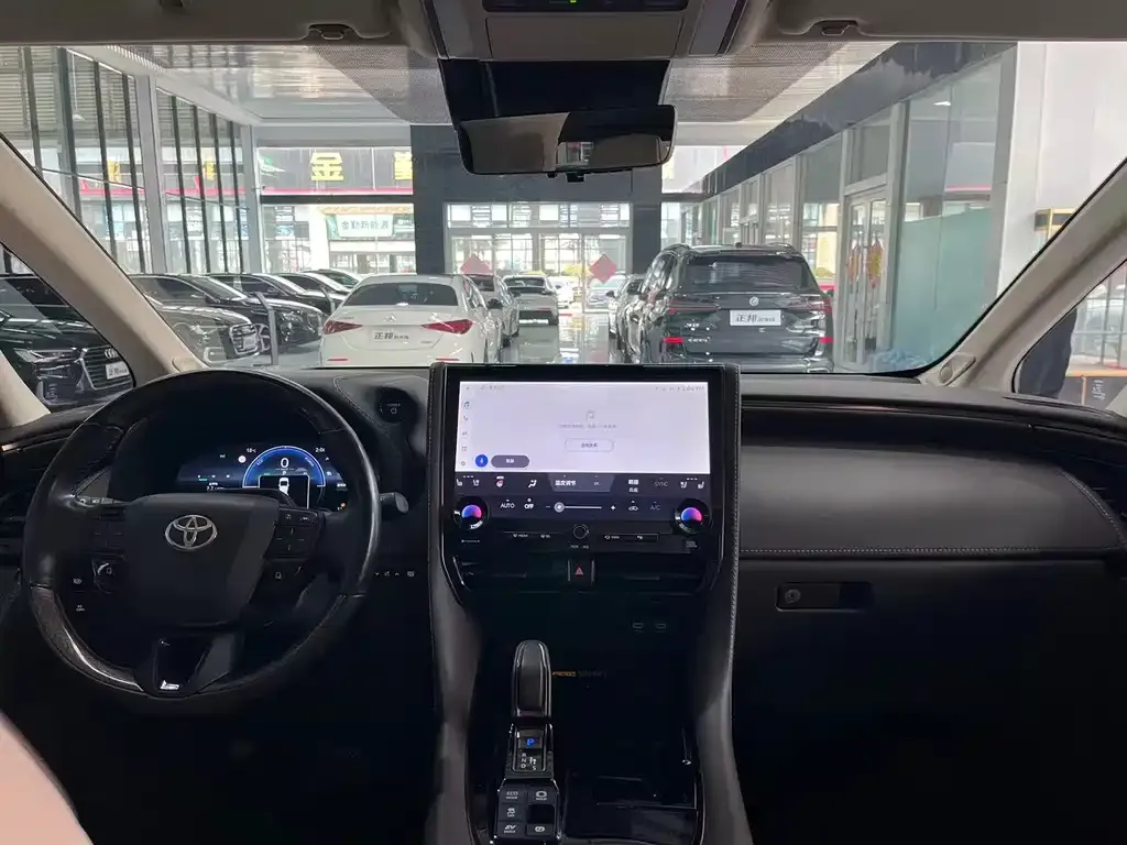 Toyota Alphard — фото 3