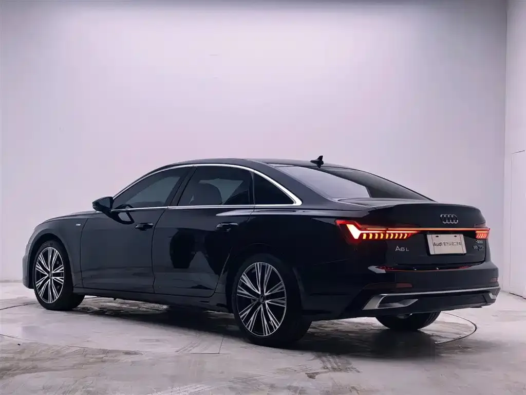 Audi A6L — фото 8