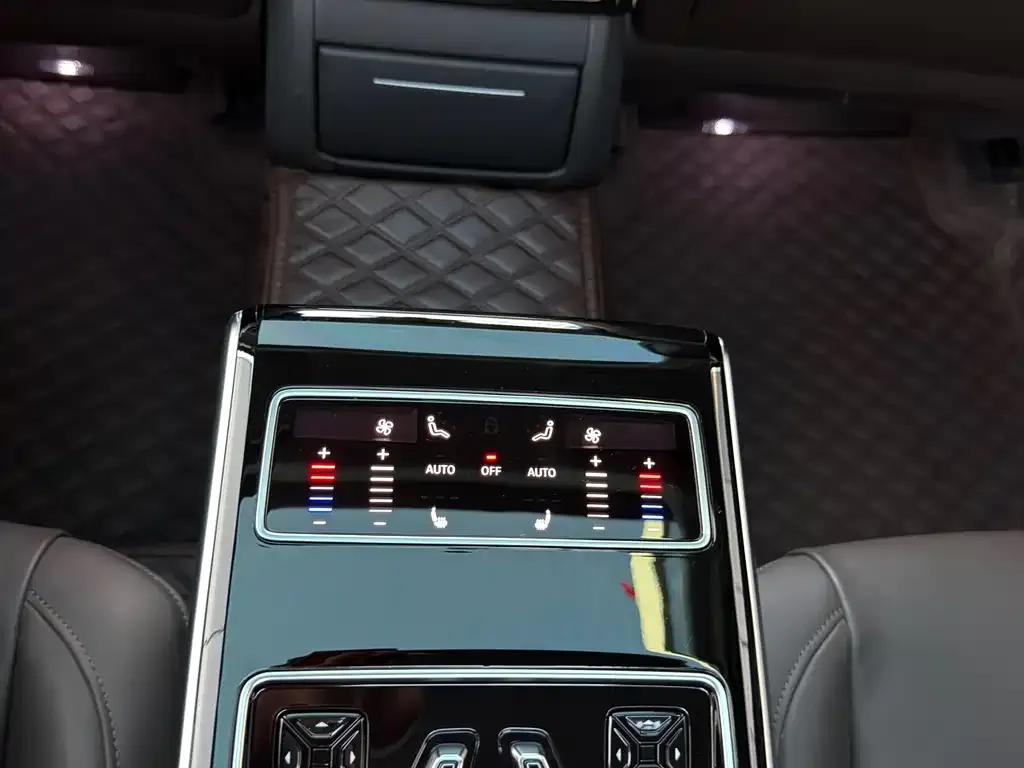 Audi A8 — фото 2