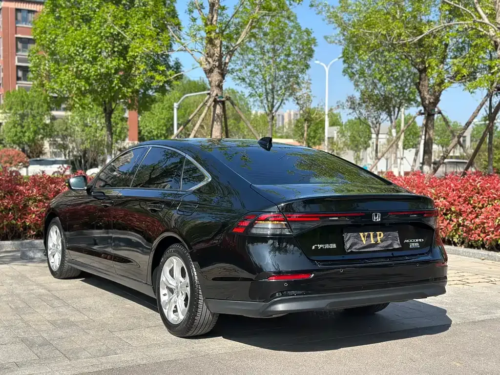 Honda Accord — фото 8