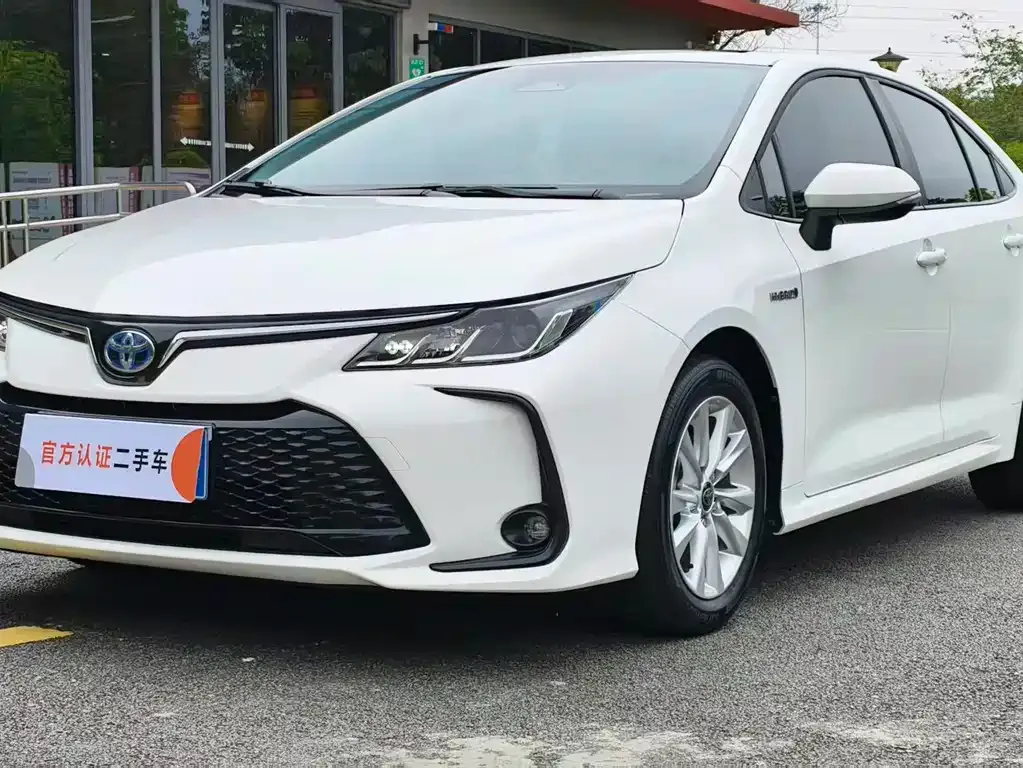 Toyota Corolla — фото 1