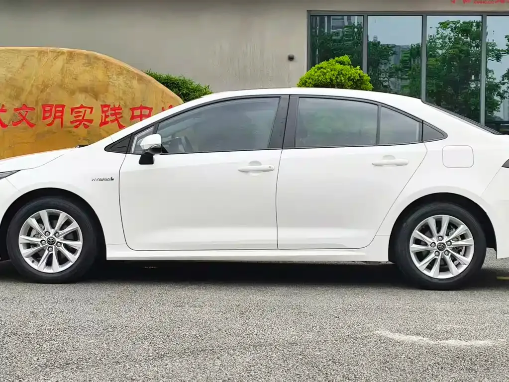 Toyota Corolla — фото 6