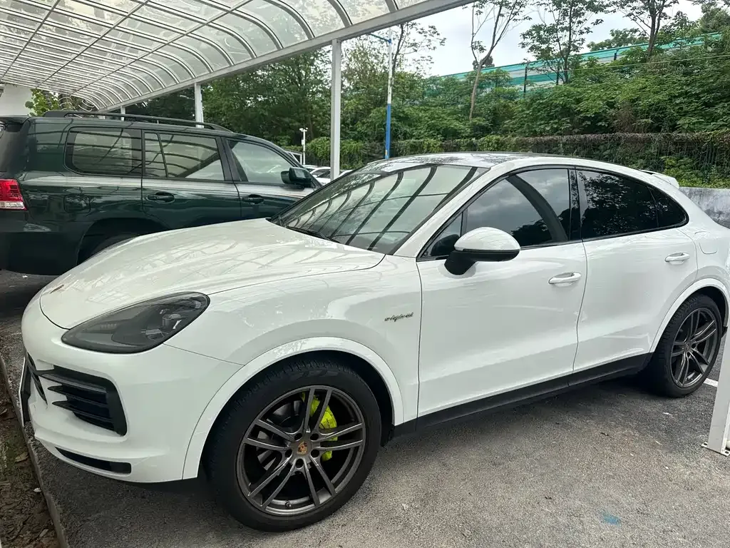 Porsche Cayenne Hybrid — фото 1