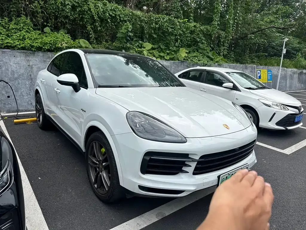 Porsche Cayenne Hybrid — фото 6
