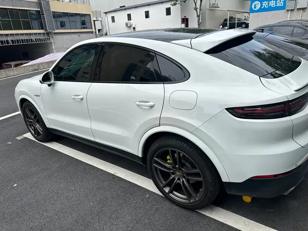 Porsche Cayenne Hybrid — фото 4