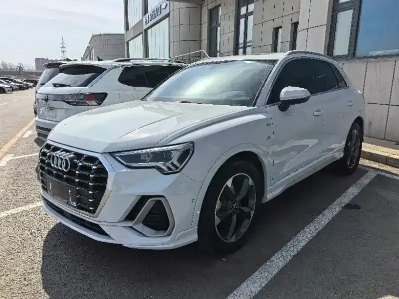 Audi Q3 — фото 1