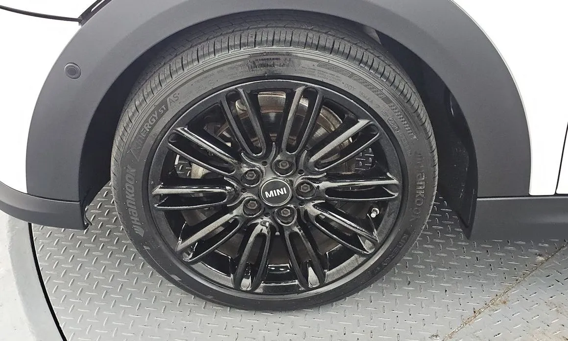 Mini Cooper Convertible 2024 из KR, фото 7