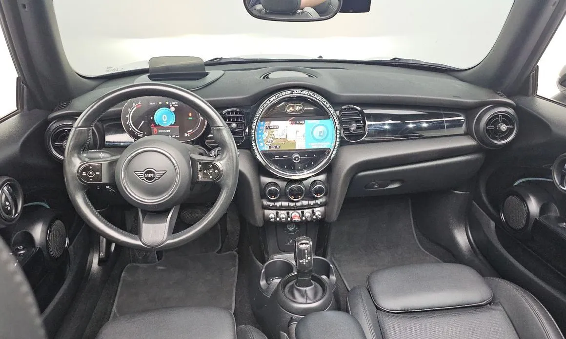 Mini Cooper Convertible 2024 из KR, фото 8