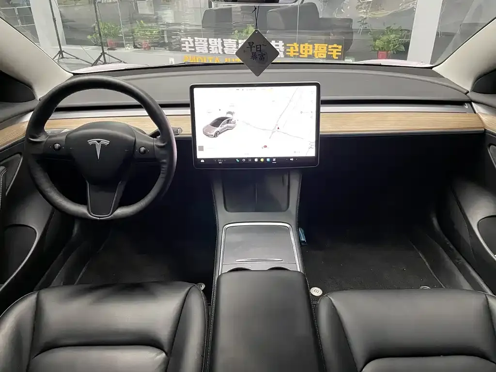 Tesla Model 3 — фото 6
