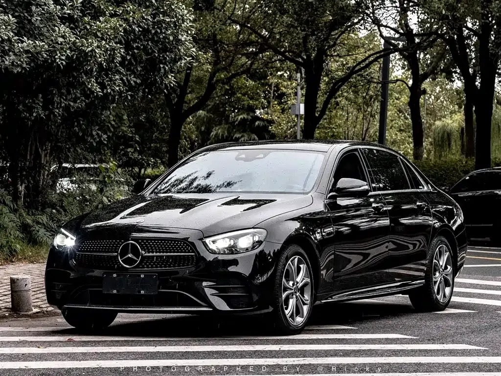 Mercedes-Benz E-Class — фото 1