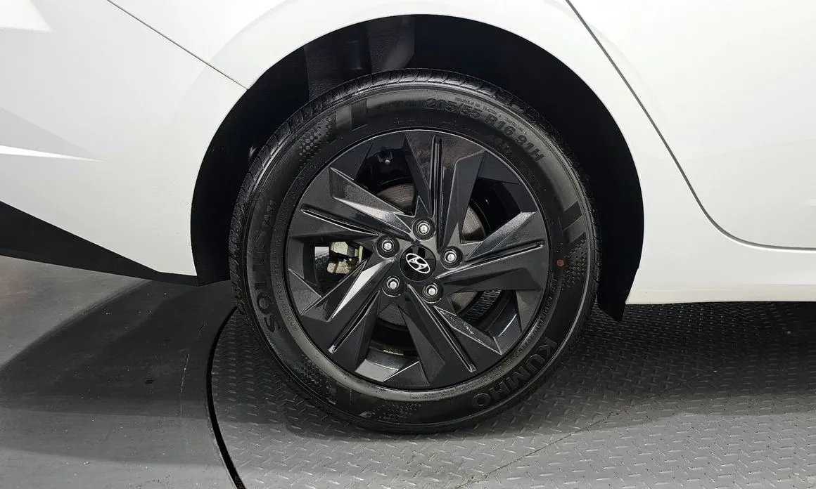 Hyundai AVANTE — фото 8