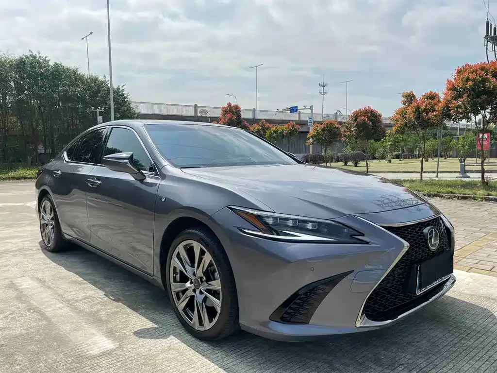 Lexus ES — фото 1