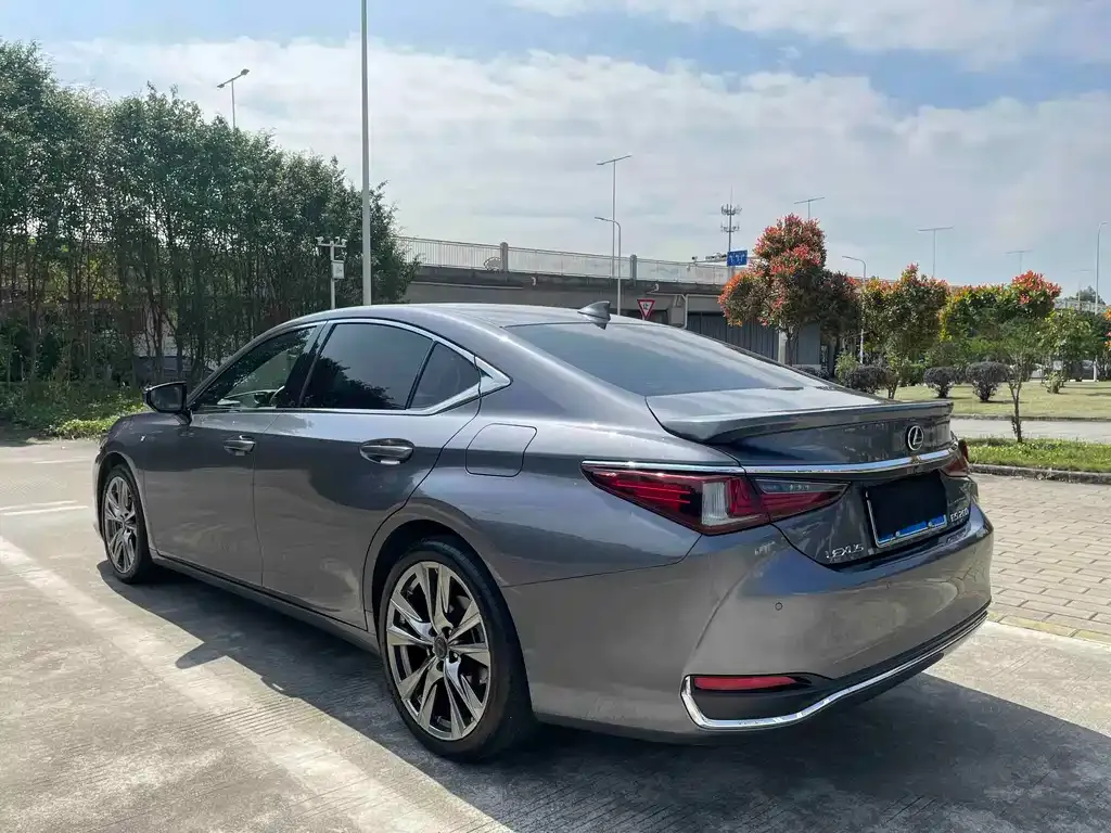 Lexus ES — фото 3