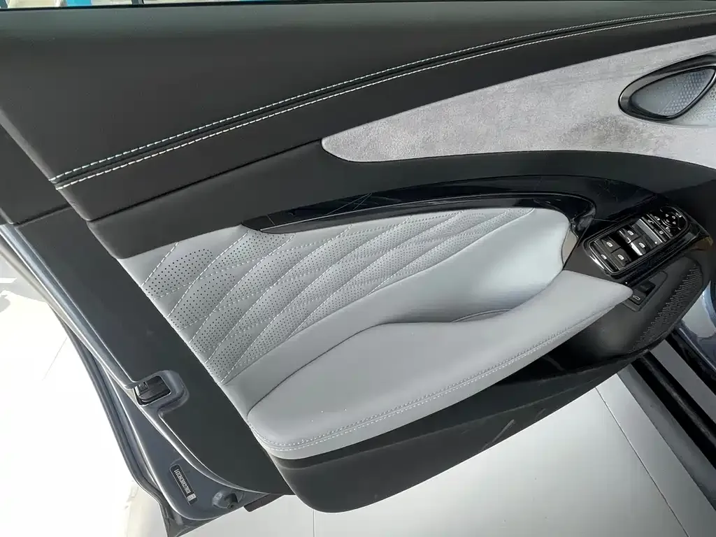 BYD Seal — фото 2