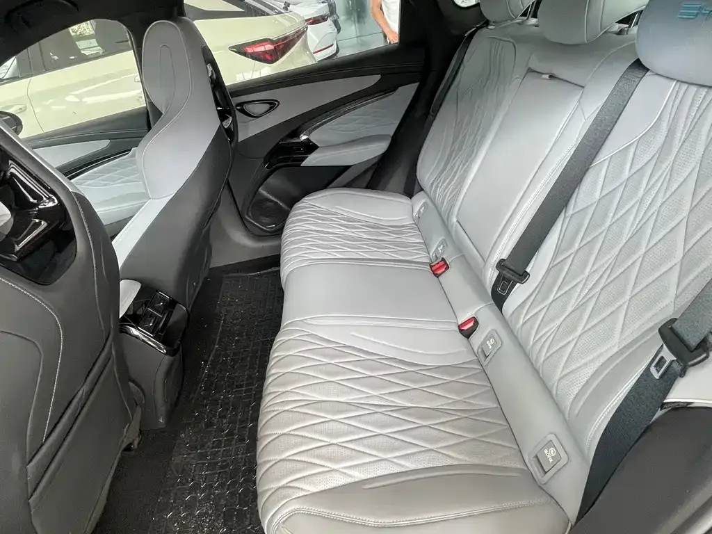 BYD Seal — фото 6