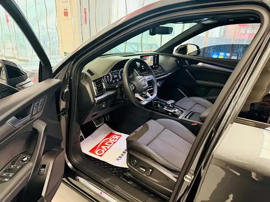 Audi Q5L Sportback — фото 3