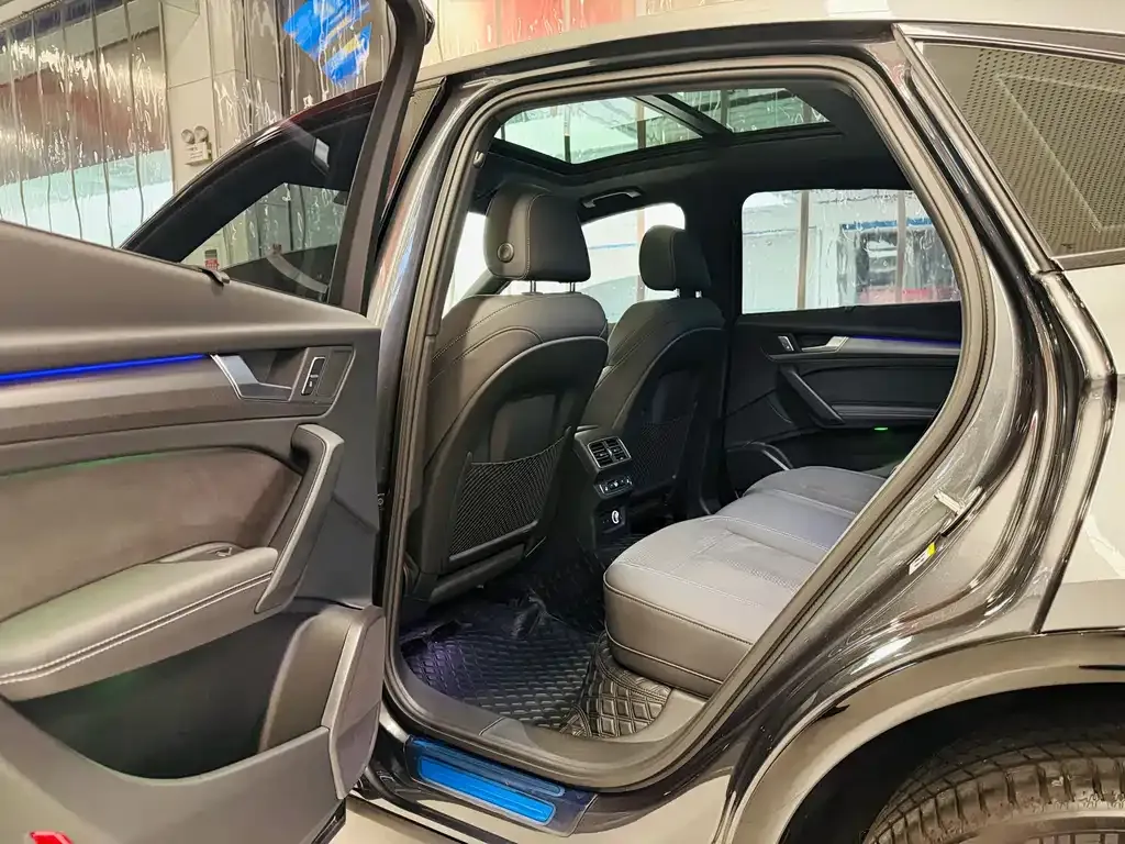 Audi Q5L Sportback — фото 5